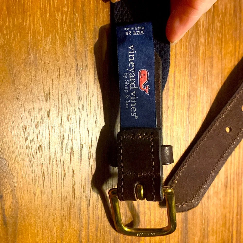 Vineyard Vines Canvas Club Belt with boats, Size 28. In great condition.